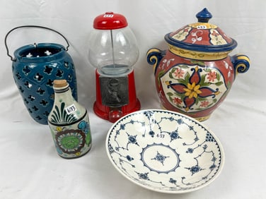 5 Ceramic Pieces and 1 Vintage Metal Gumball Machine
