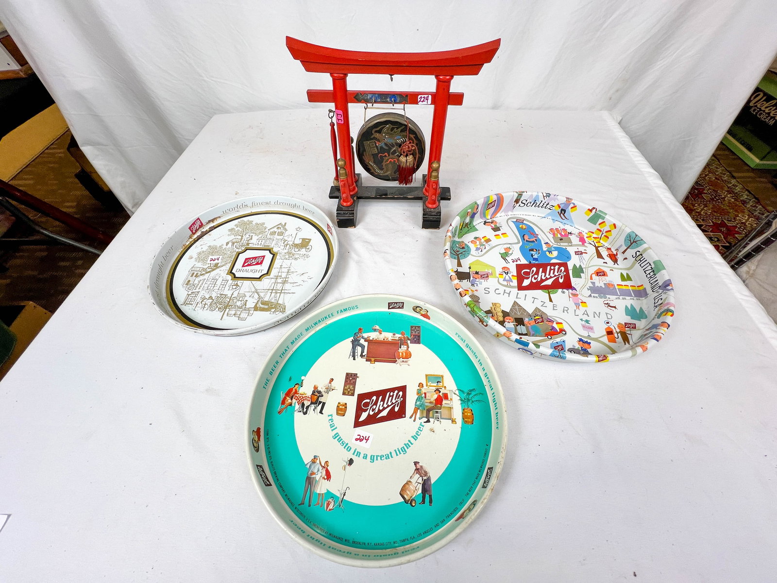 Vintage Lot of 3 Schlitz Beer Trays (1 of 9)