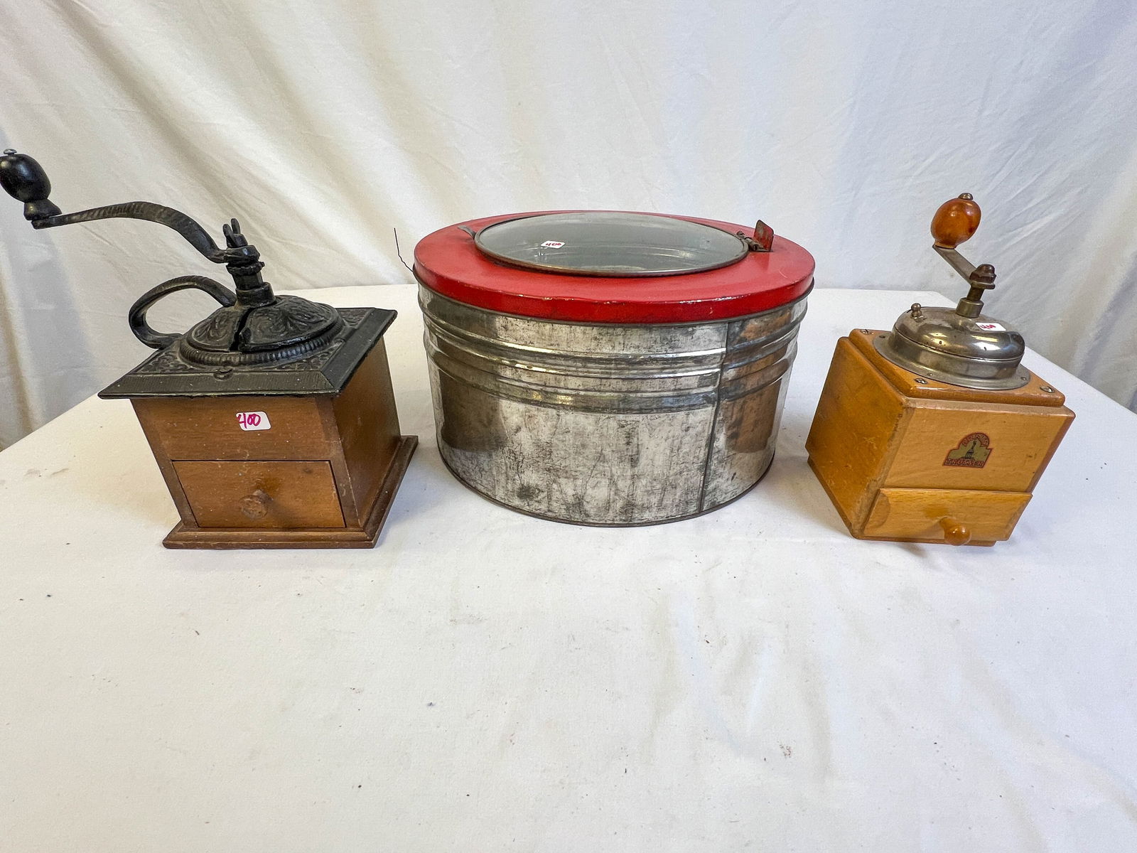 2 Coffee Grinders and Aluminum Store Display for Biscuits (1 of 3)