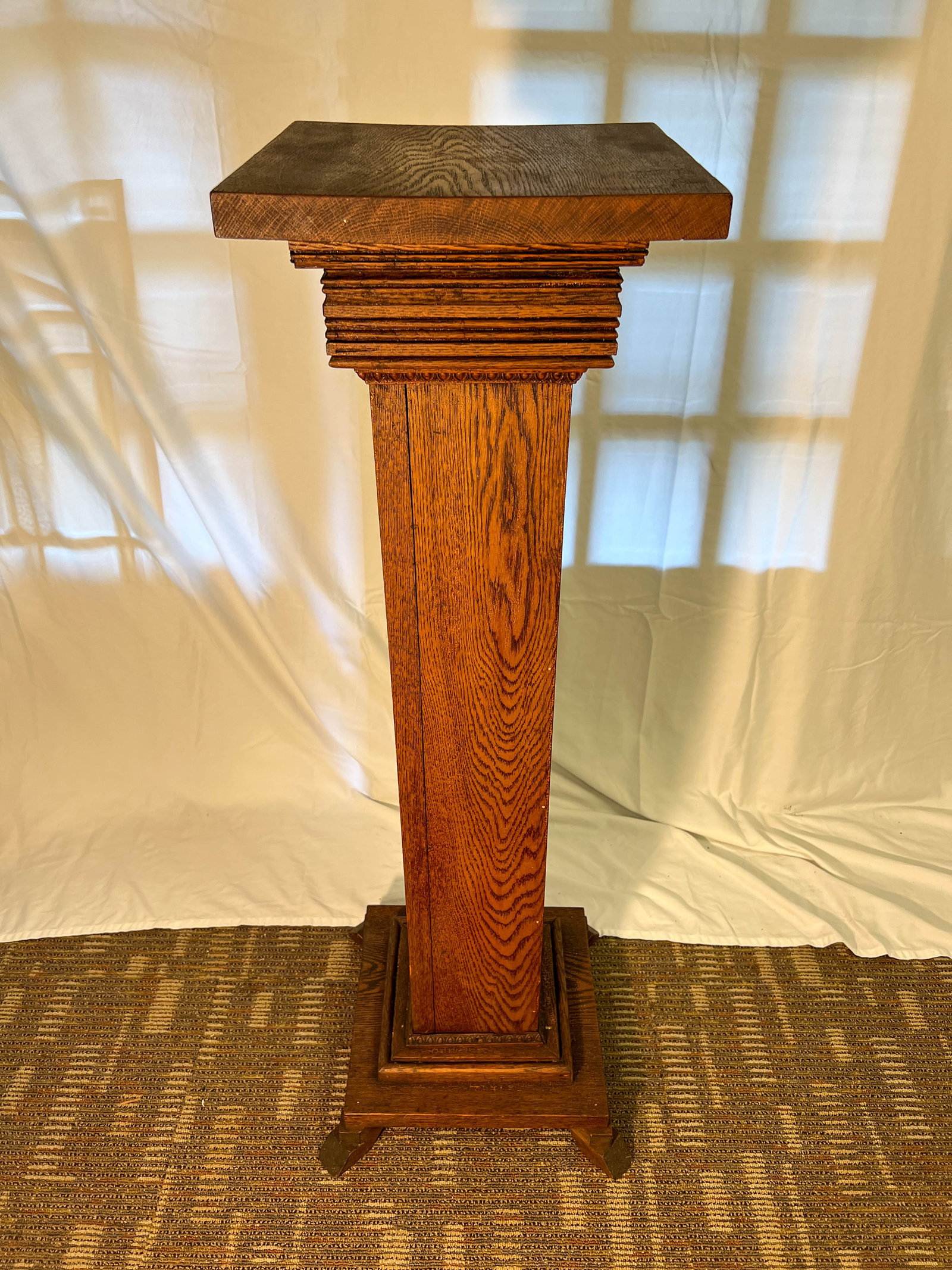 Arts and Crafts Quarter Sawn Oak Pedestal: Arts and Crafts quarter-sawn oak pedestal 15"x15"x42.5"