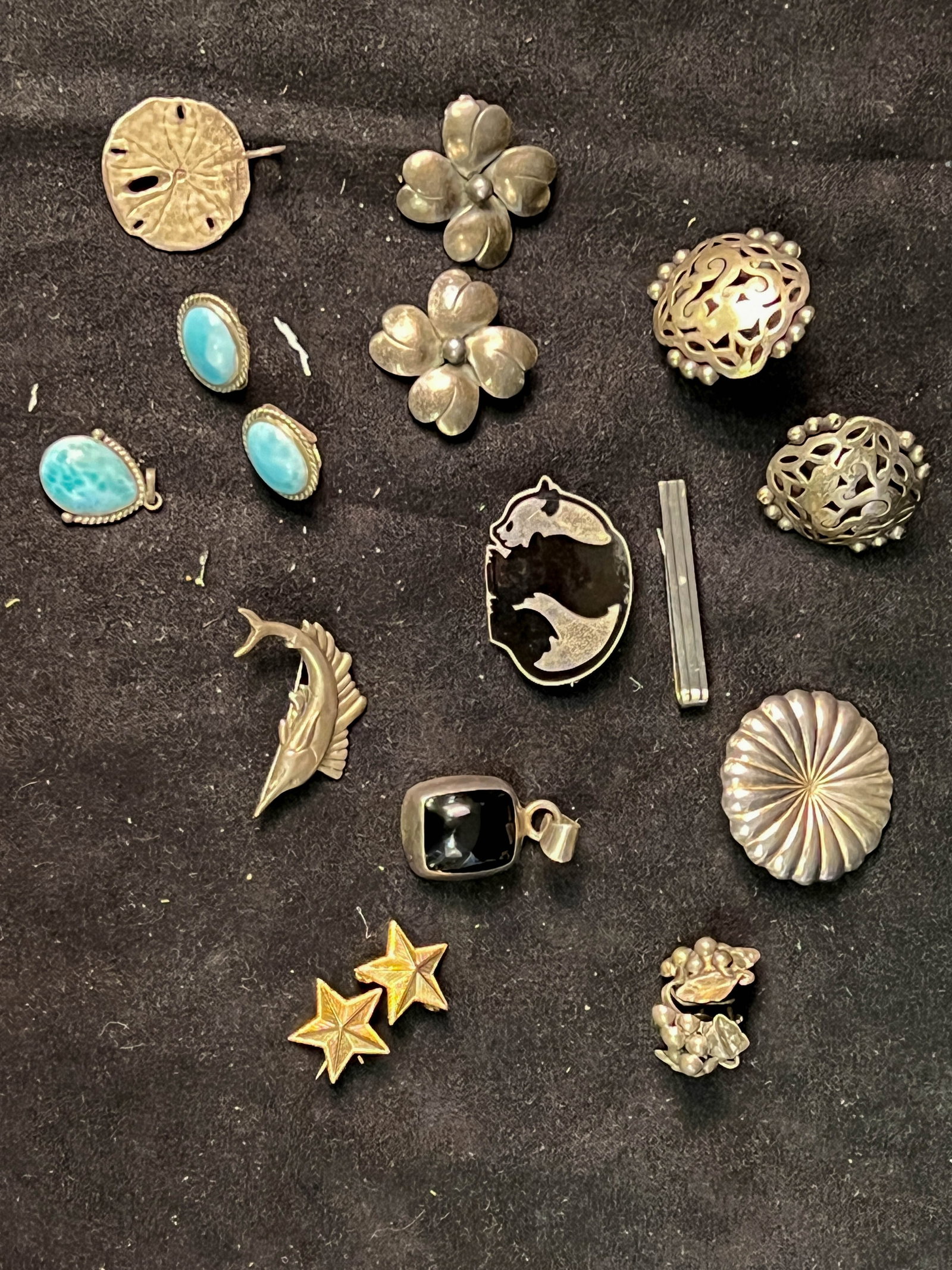 A lot of sterling silver jewelry (1 of 7)