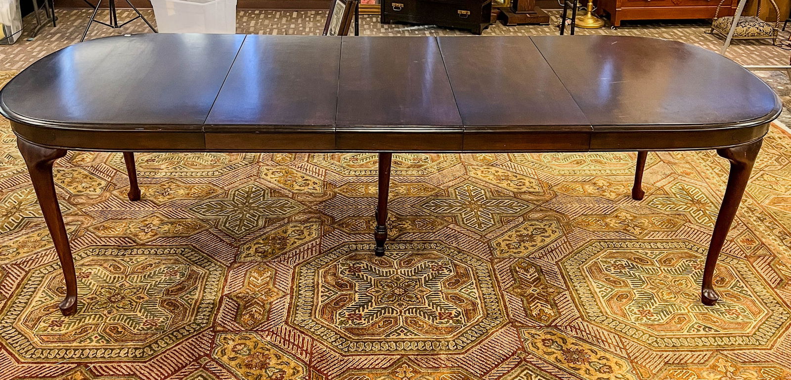 Mahany Oval Dining Table with Queen Anne Legs and 3 Leaves (1 of 6)