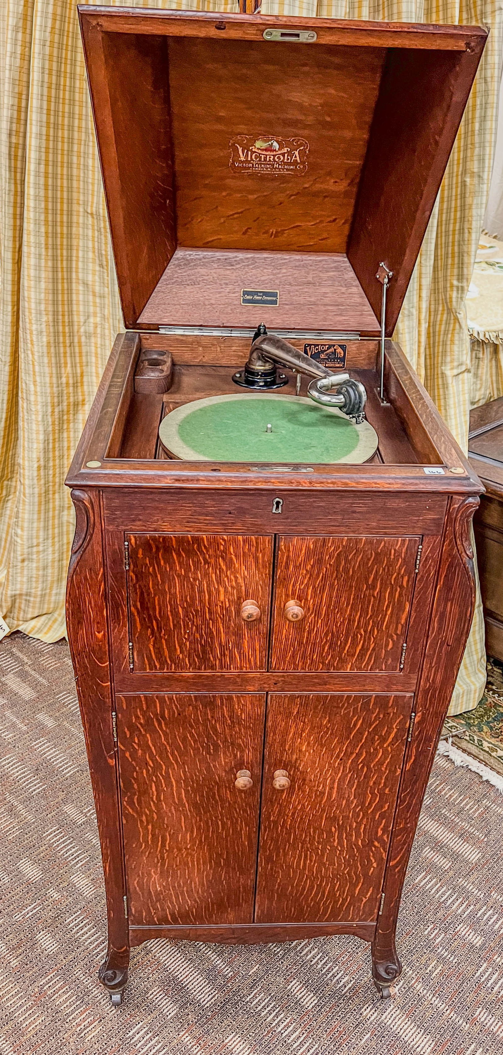 Victor Talking Machine Victrola c.1915 (1 of 13)