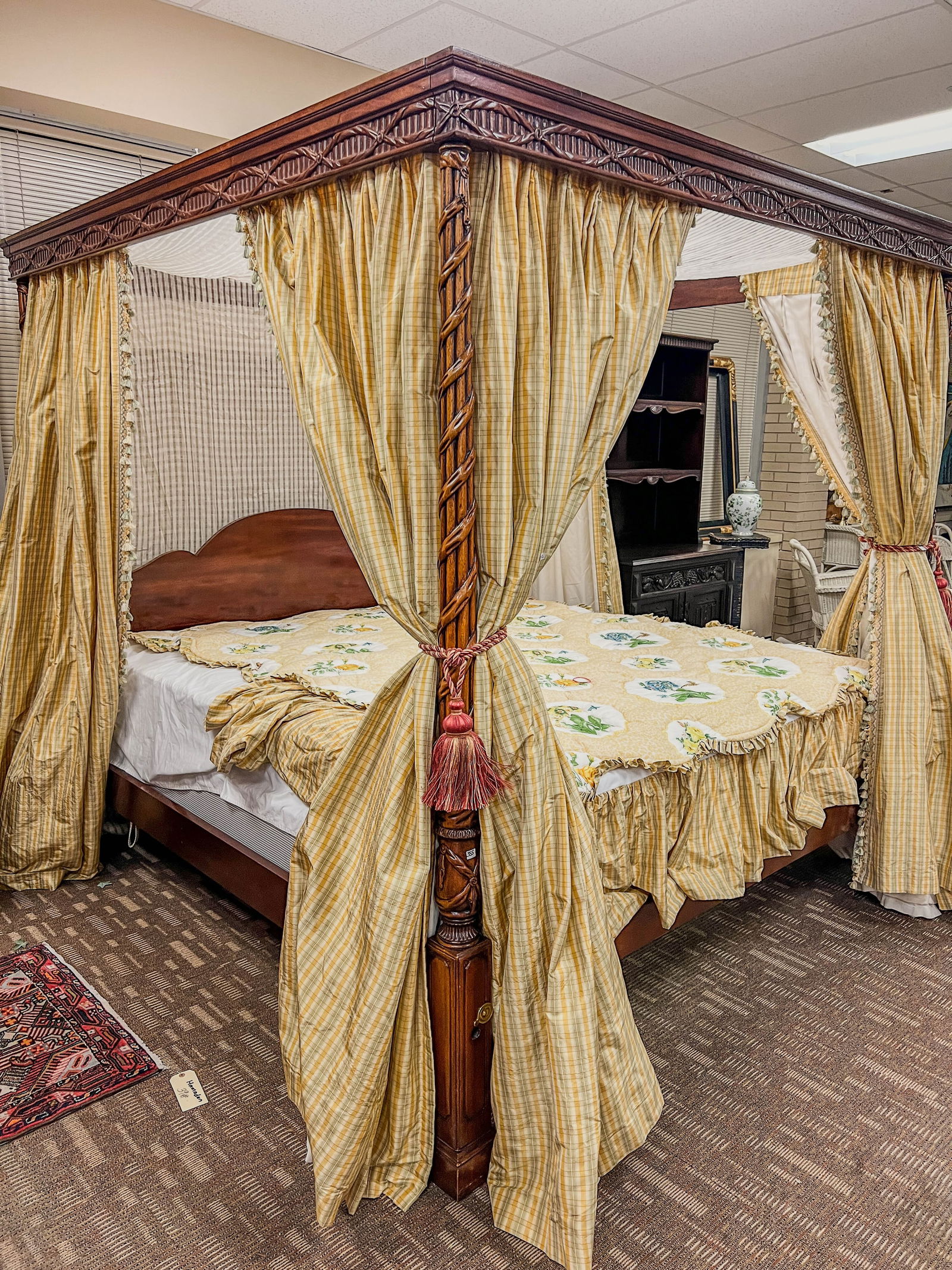 Lot of Silk Furnishings, 6 Panels Curtain, Comforters, Pillows (1 of 9)