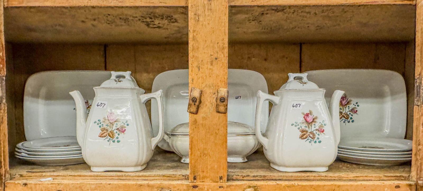 Alfred Meakin Ironstone Moss Rose Pattern (1 of 5)