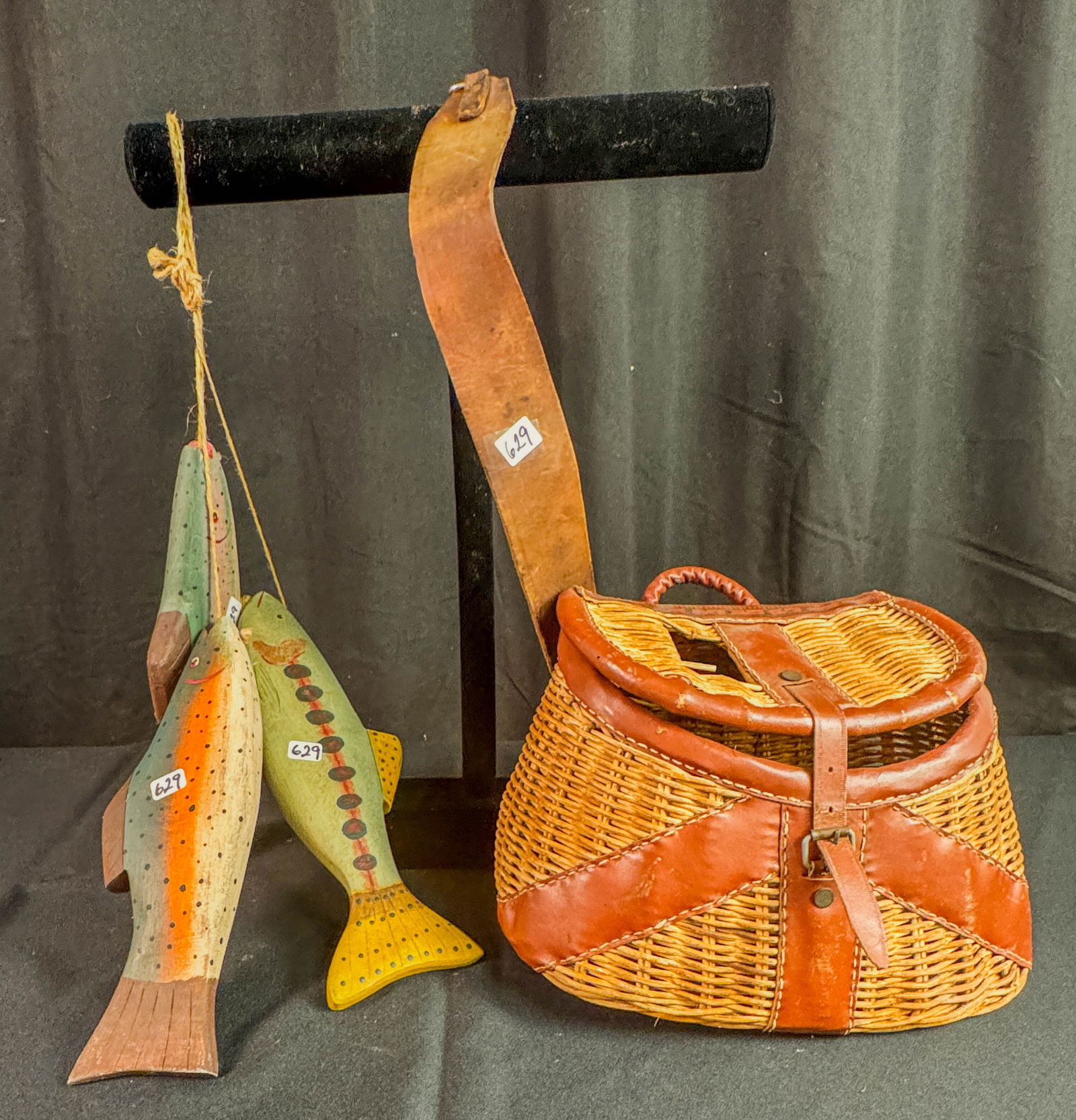 Antique Childs Fishing Creel with Leather Trim and 3 Carved Wood  Folk Art Trout (1 of 5)