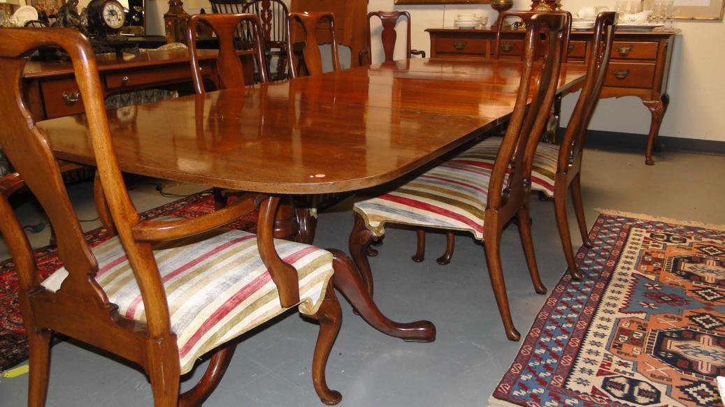Mahogany Queen Ann style double pedestal dining table w: Mahogany Queen Ann style double pedestal dining table w/ 2 leaves. Attributed to Hickory Chair Co. Top of table needs to be buffed out. Along w/ a linen table cloth. Est. value $300-500