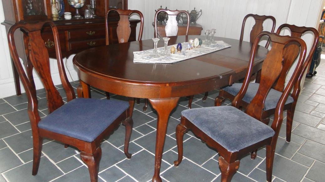 Queen Ann dark cherry dining room set consisting of tab: Queen Ann dark cherry dining room set consisting of table, 2 leaves, 5 harp back side chairs & 1 armchair. Est. value $250-350