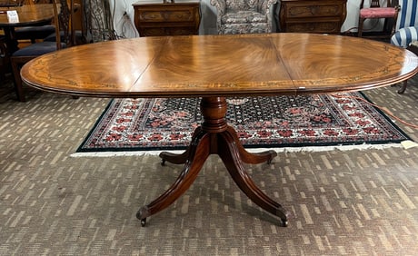 An Early Mahogany Federal-Style Splay-Legged Dining Table with Inlay