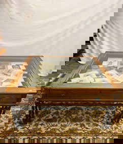 Contemporary Vitrine/Coffee Table