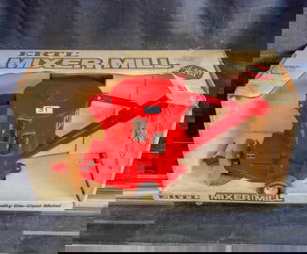 2 Ertl 1/16 Scale Die Cast Toys, International Harvester Metal Mixer Mill in original Box c.1980's,