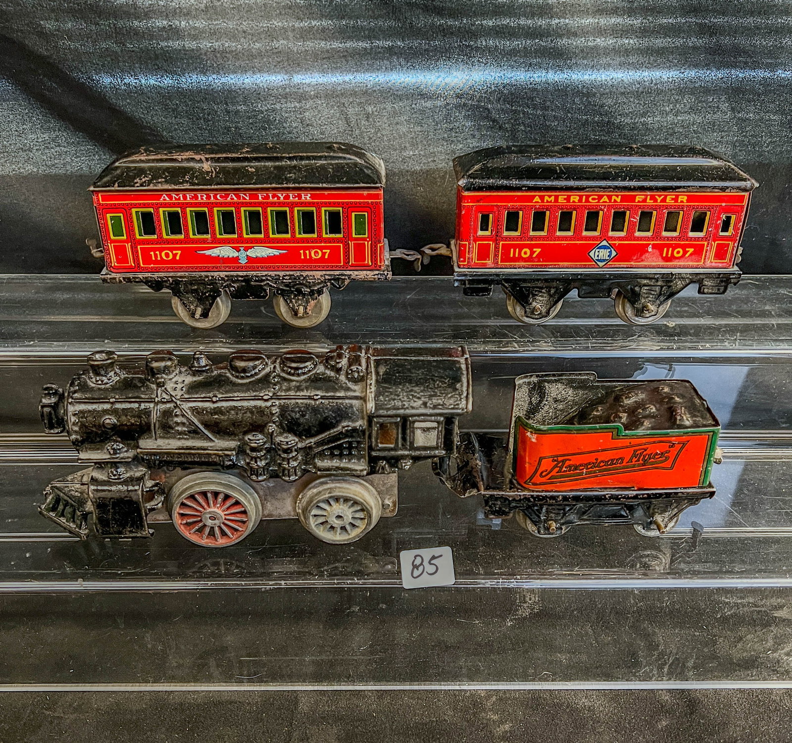 American Flyer Keywind Cast Iron O Gage Locomotive and Tin Litho Cars c.1921: This antique American Flyer keywind tin cast iron clockworks steam locomotive toy engine c.1910-1930's has 3 tin litho cars that include a 6" long coal scuttle, and and 2 #1107 red tin passenger cars 
