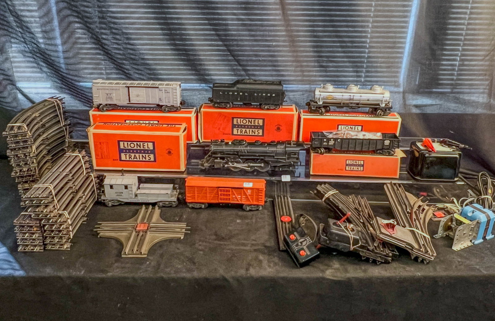 Lionel Electric O Gauge Train set C.1951: Thisa 1951 Lionel train set includes a die cast black Hudson 2046 locomotive, a #2046W Tender with whistle in box, #6464 Western Pacific Box Car in box (1953), #6415 Sunoco tank Car in box, #6462 Gond