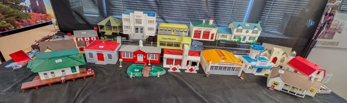 Large Town group Bachman Plasticville Train Buildings C.1950s