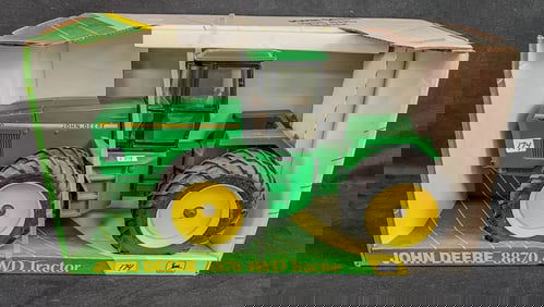 Ertl Die Cast 1/16 Scale John Deerer 8870 4WD Tractor