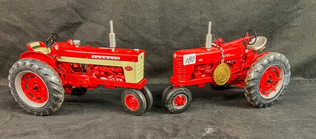 2 ERTL Farmall Die Cast 1/16 Scale Toy Tractors, Precision Series13 #400 Diesel, Prestige 560