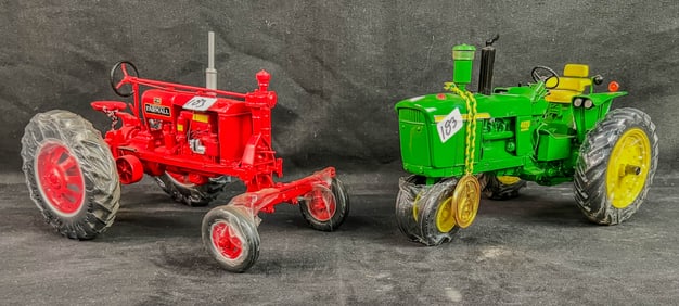 2 ERTL 1/16 Scale Die Cast Tractors, Precision Series Farmall F-20, John Deer e Precision Classic