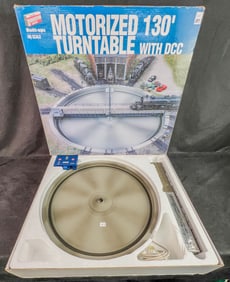 Walthers HO Gauge Motorized 130' Train Turntable