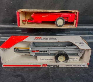 Ertl Die Cast 1/16 Scale International Spreader New Idea 1/16 Scale Spreader