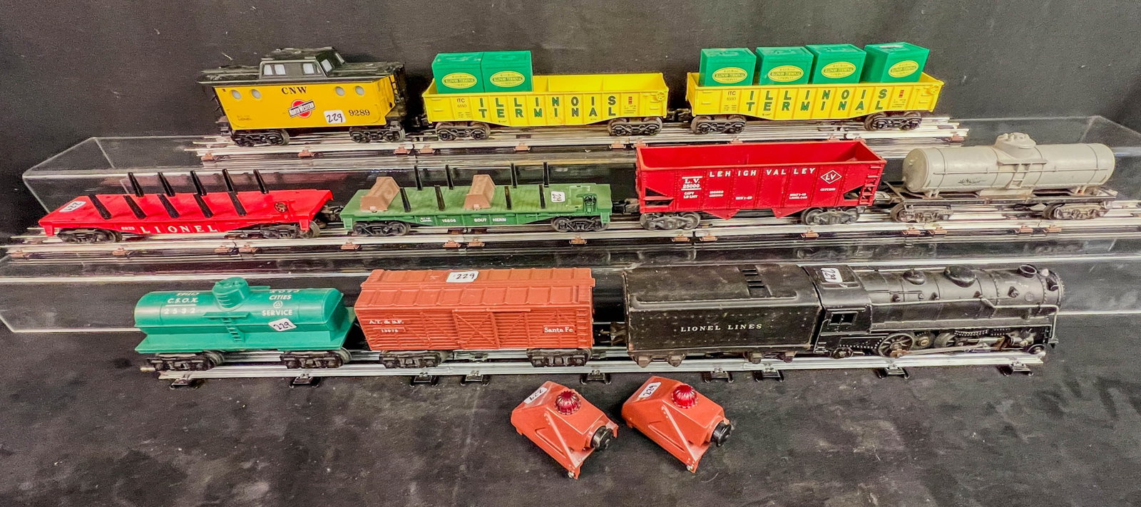 Vintage O Scale Train Cars and Engine, Marx, Lionel: A group of vintage O Scale Train Cars and Engine to include a pre war Marx 999 engine, pre war Lionel 1689 Tender, 2 K Line Lionel Illinios Terminsal Gondola cars 6550 with crates, 2 Lionel c. 1987 #2