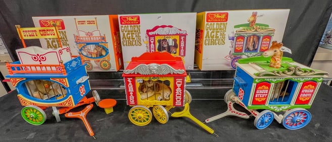3 Steiff Golden Age Of Circus Animal Wagons NIB, Leo the Lion, African GIraffe, and pair of