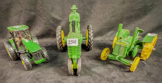 3 Ertl Diecast metal John Deere Tractors, 40th Anniversary Tractor, Model D, Precision Sewries 8400