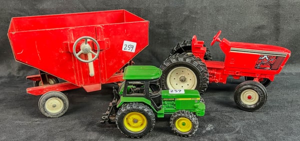 3 Ertl Die_Cast Metal Farm Toys