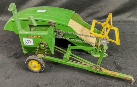 Ertl 1/16 Scale Die-cast John Deere Combine C1960's
