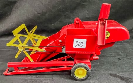 Reuhl Products Vintage 1/16 Scale Massey harris Combine