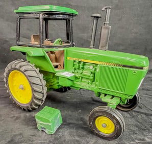 Vintage Ertl John Deere Die-cast Model 4 450 Tractor