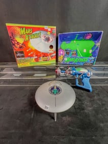 2 Trendmasters Mars Attacks TIm Burton Space Toys c.1996s in Box