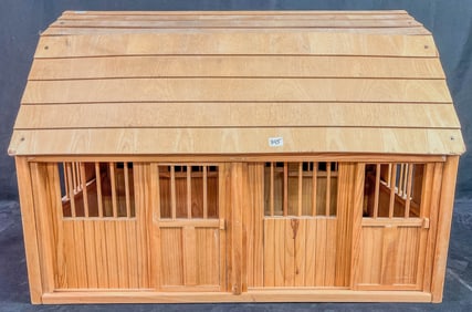 Breyer Delux Wood Horse Barn, Leather Horse