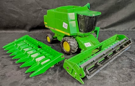 Vintage Ertl John Deere 1/28 Scale Die cast 9500 Combine Turbo Bean Head
