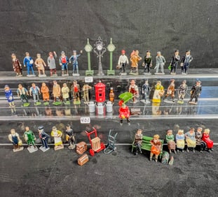 A Huge Groupo of Vintage Lead Britians