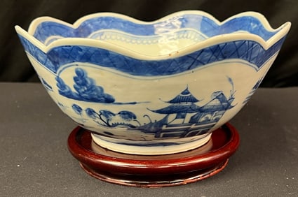 Early 19th Century Canton Chinese Export Bowl