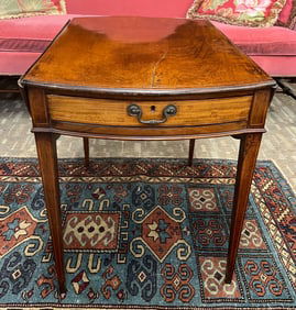 Late 18th Century Federal Pembroke Single Drawer Drop Leaf
