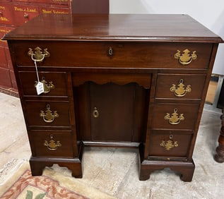 18th Century Chippendale Mahogany Knee Hole Desk