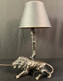 1900's Bronze Table Lamp Of Lion With Tree