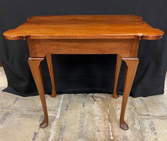 Mahogany Table with Queen Anne Legs and pegged construction