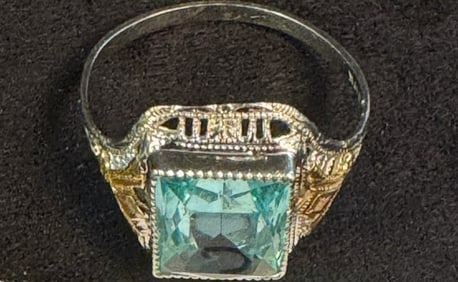 10K White Gold Aquamarine Ring