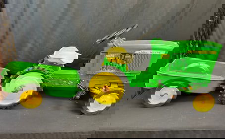 Ertl John Deer Pedal Tractor and wagon
