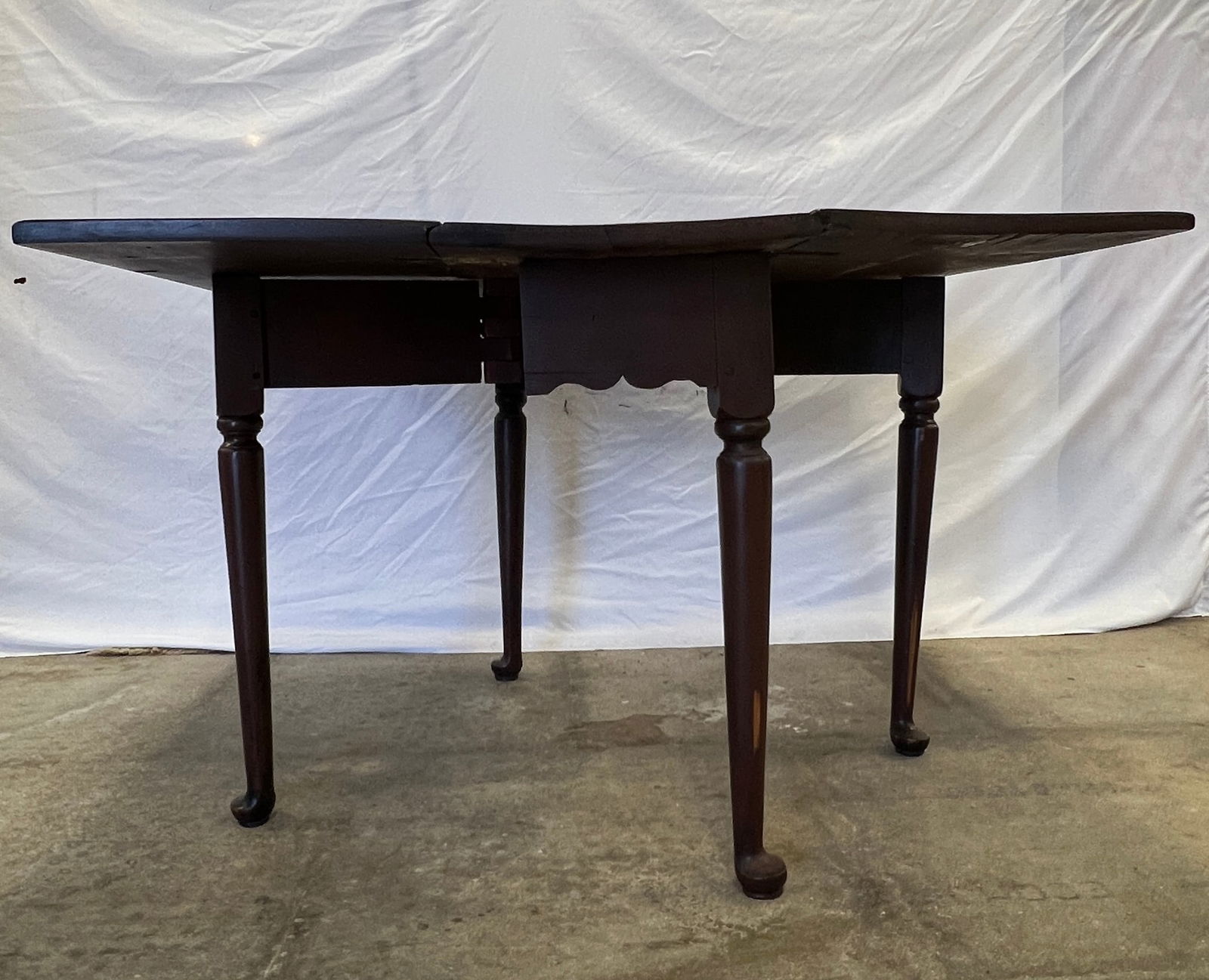 18th Century Queen Anne Drop-Leaf Table - 2