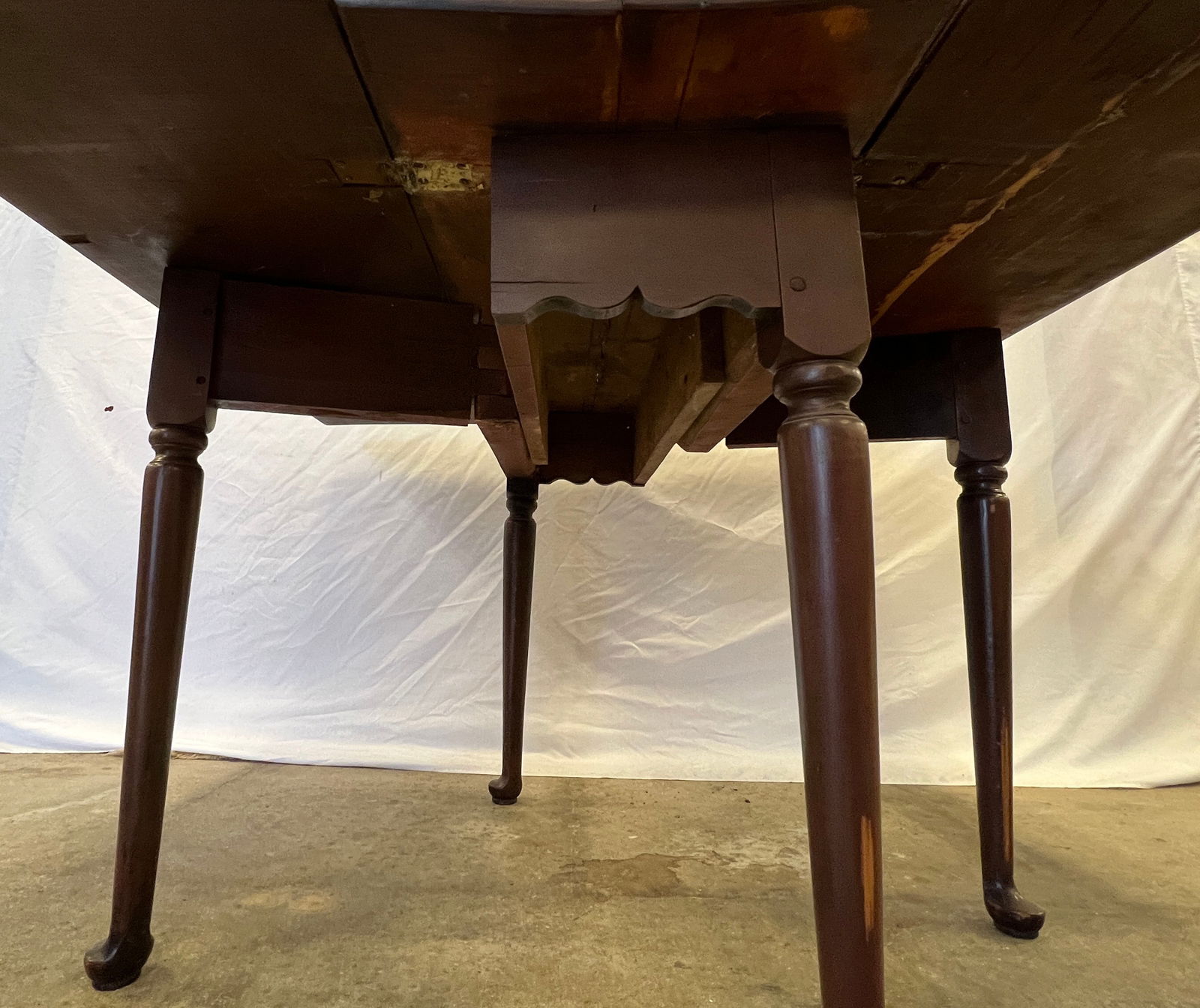 18th Century Queen Anne Drop-Leaf Table - 4