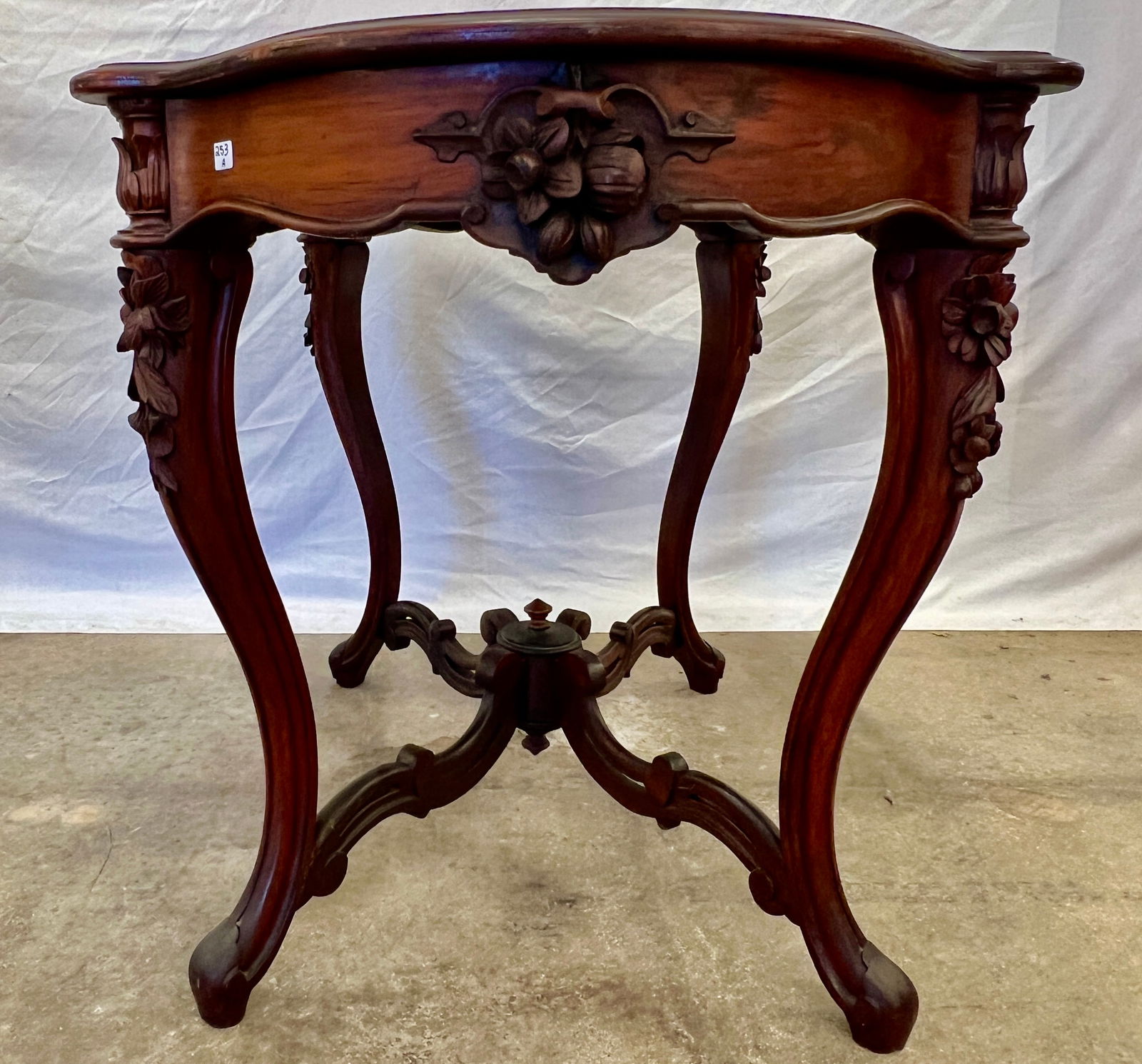 Victorian Walnut Oval Parlor Table - 3