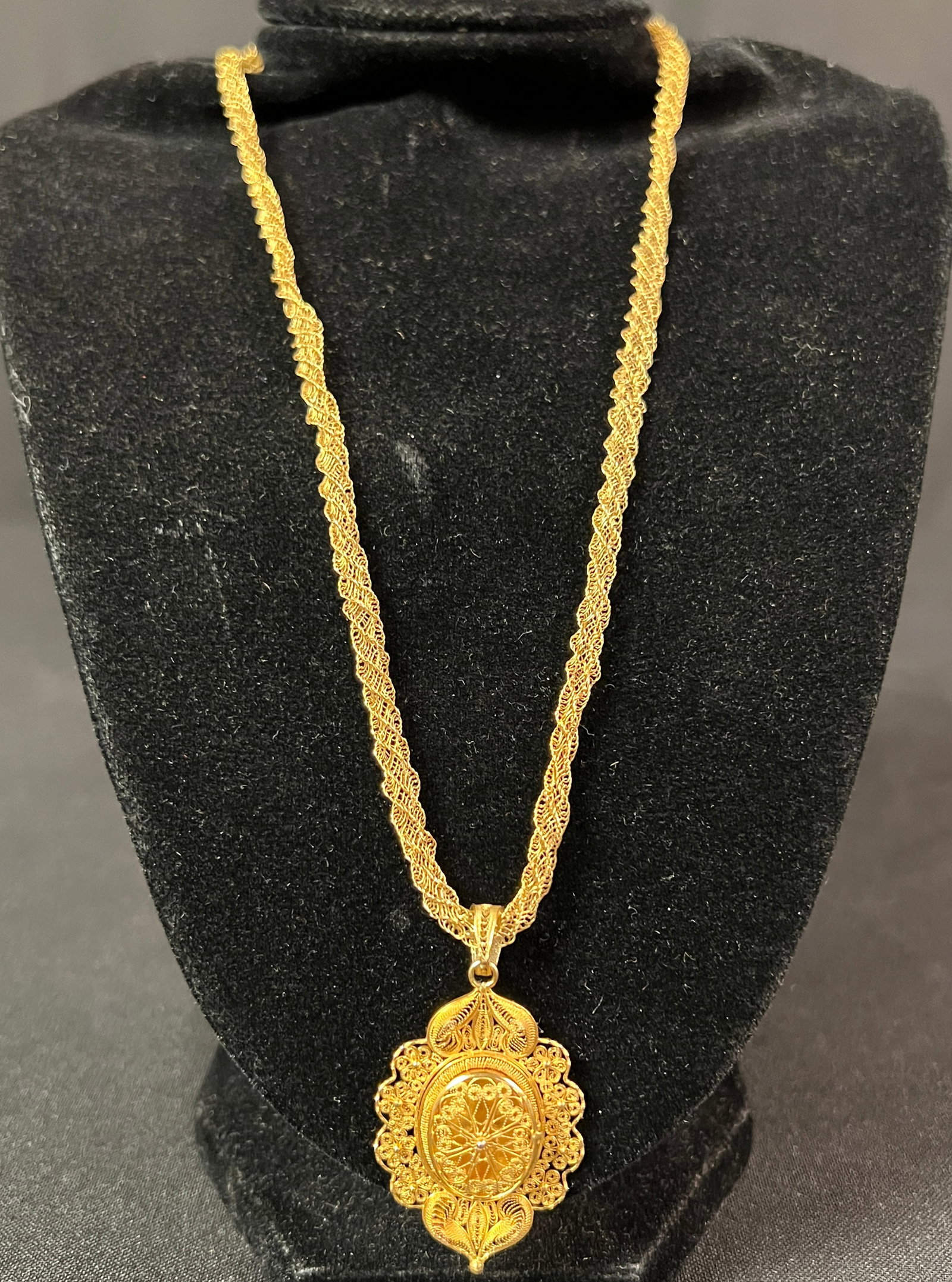 10K Filagree Pendant and Wire Mesh Chain: A 10K tested filagree pendant and wire mesh chain. Together it weighs 8.3g.