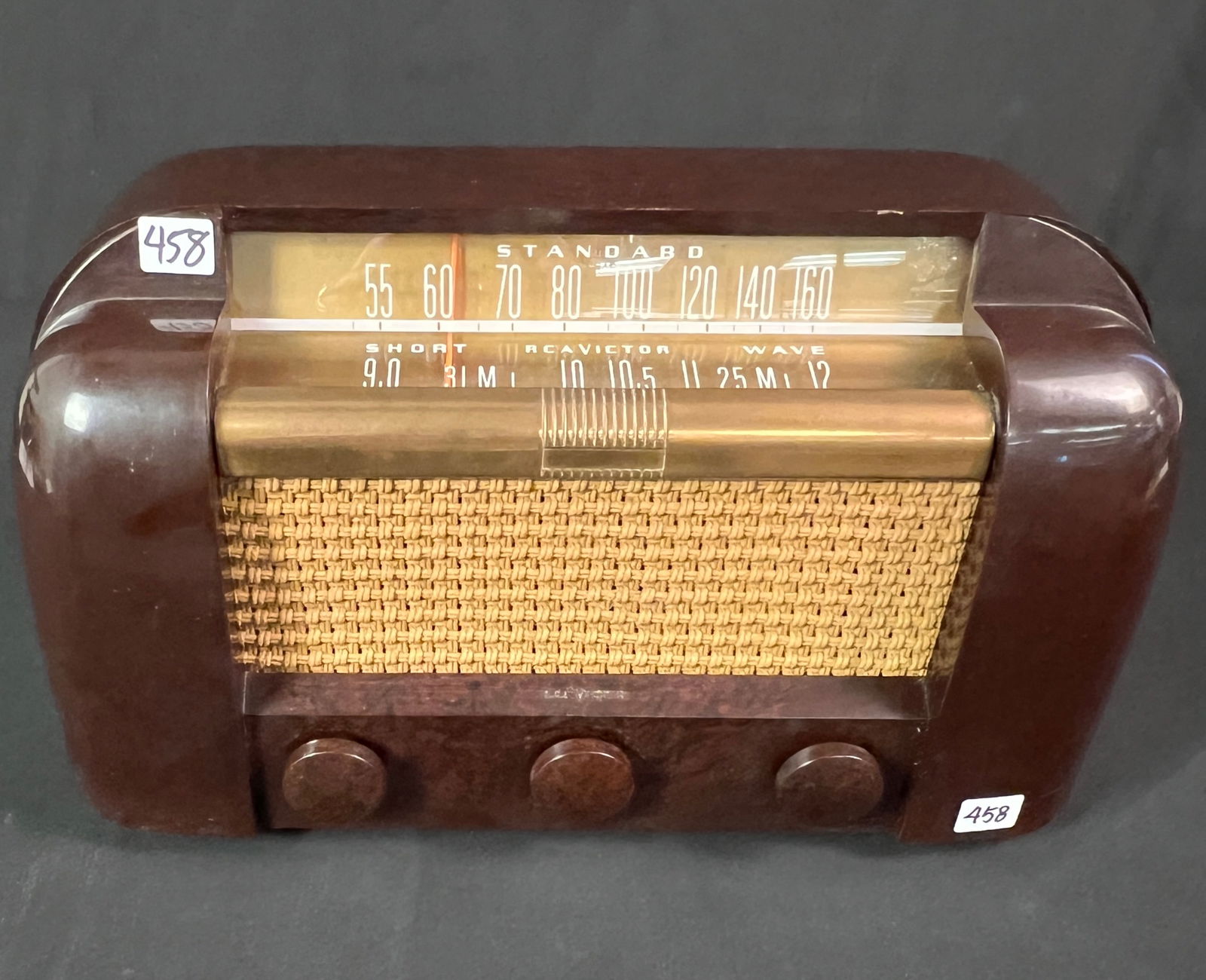 RCA Victor Bakelite Model 66X1 Radio C1946, Working: A RCA Victor Bakelite Model 66X1 radio c1946 in excellent working condition. It measures 9" tall X 154" across X 6.5" deep.