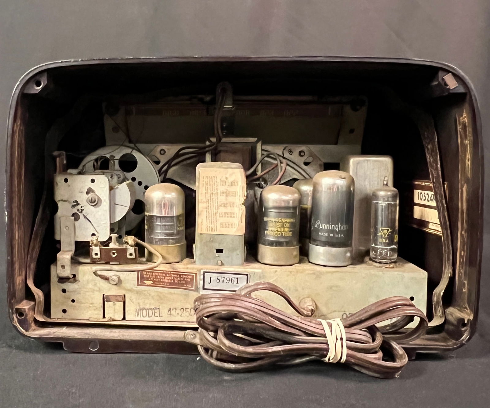 Philco Transitone Model 48-250 Bakelite Radio c1948 Working Condition - 4