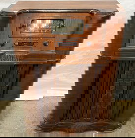 Vintage GE Console Radio