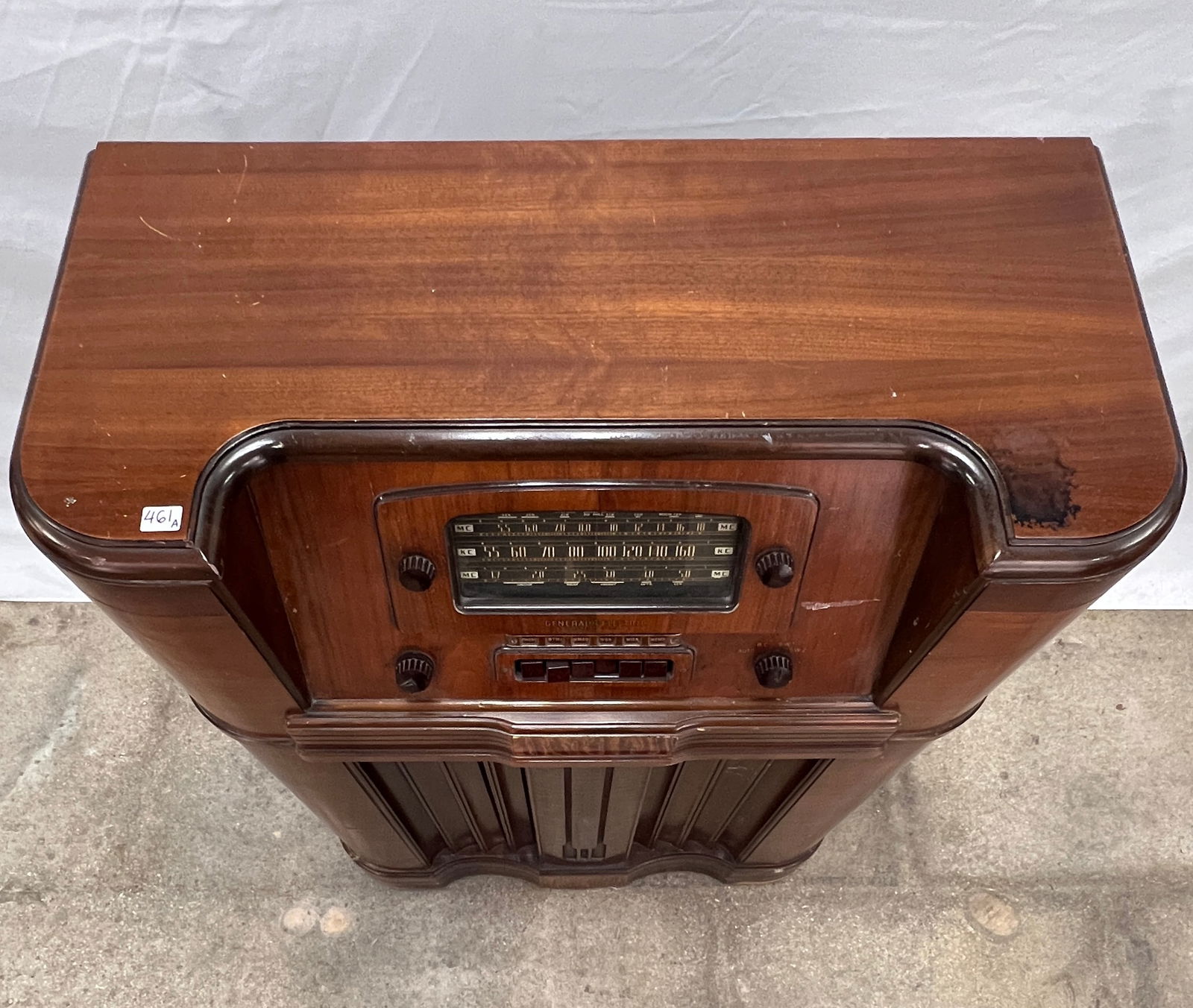 Vintage GE Console Radio - 5