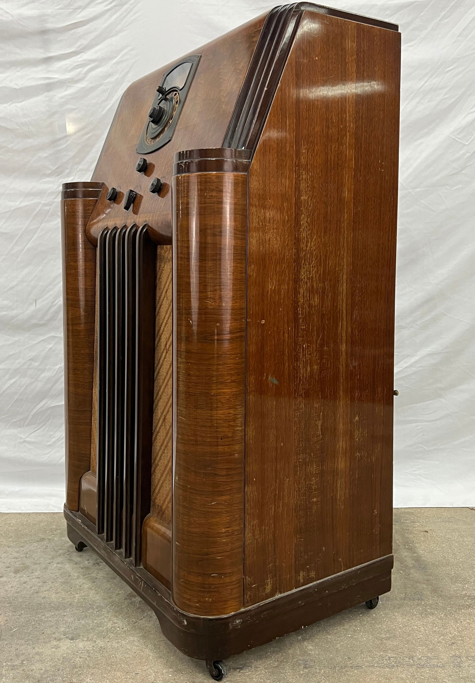 Vintage Philco Console Radio - 3